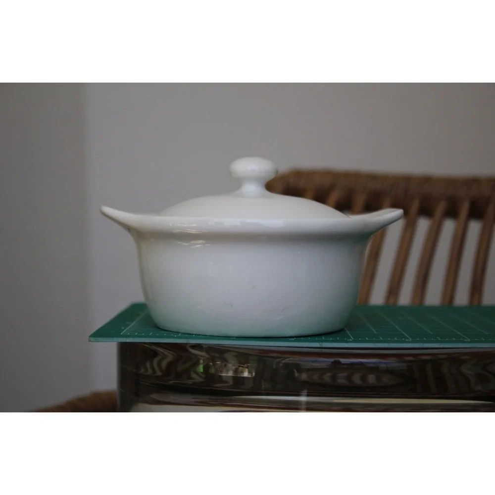 Mikasa Accent White K1000 Fine China Mini Casserole Dish with Lid Japan‎ 5.5in